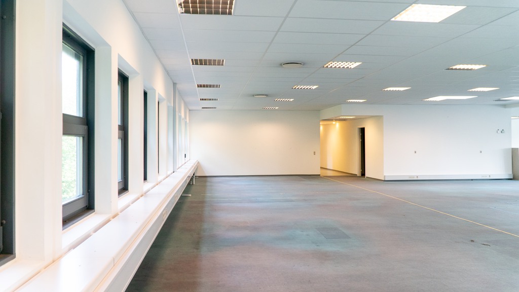 Fleksible lokaler i erhvervsområde nær motorvej